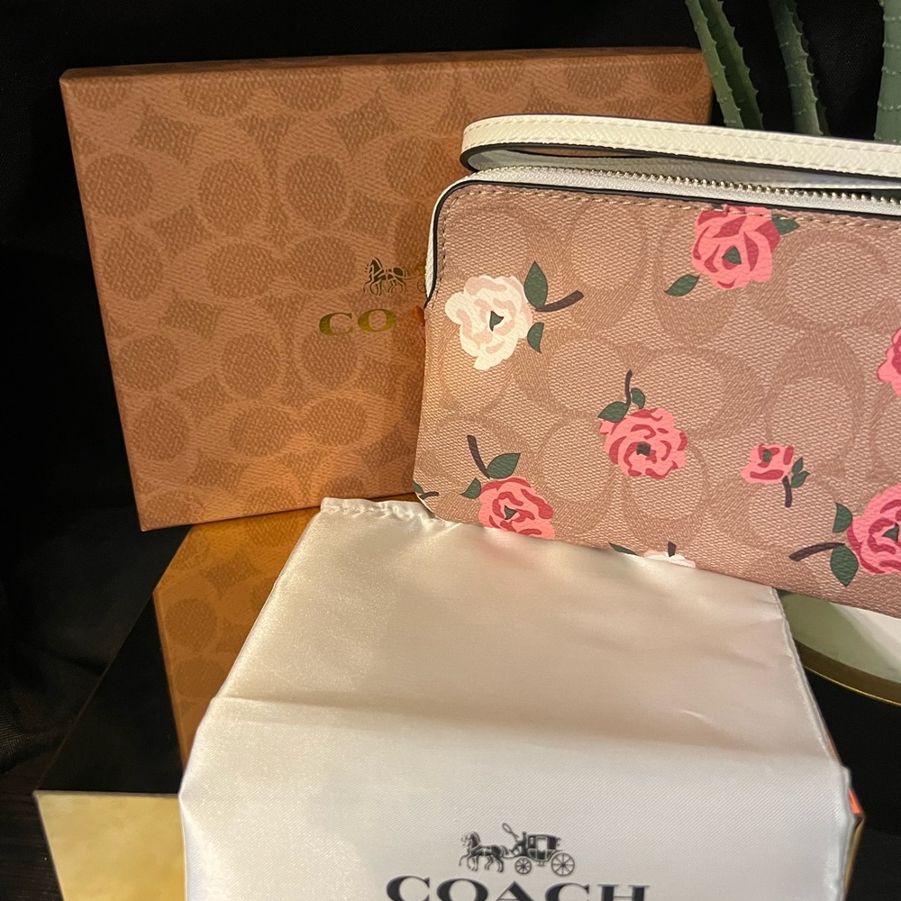 Coach Floral Signature Canvas Wristlet | NWT | Box & Dust Bag Included - Picture 7 of 13